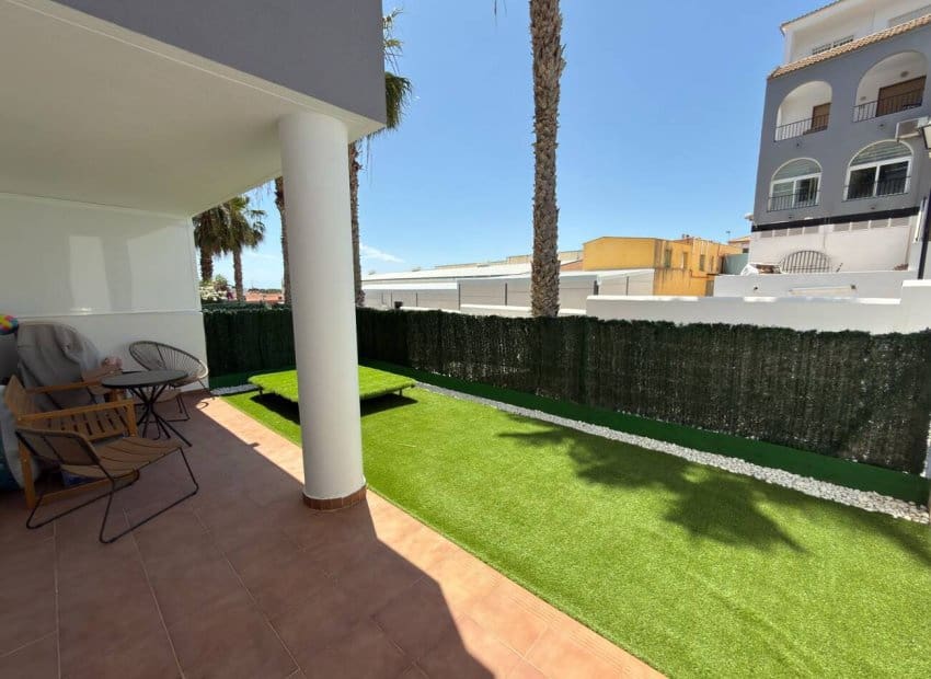 2 bedroom Apartment for sale in Orihuela with pool - € 180,000 (Ref: 9946637)