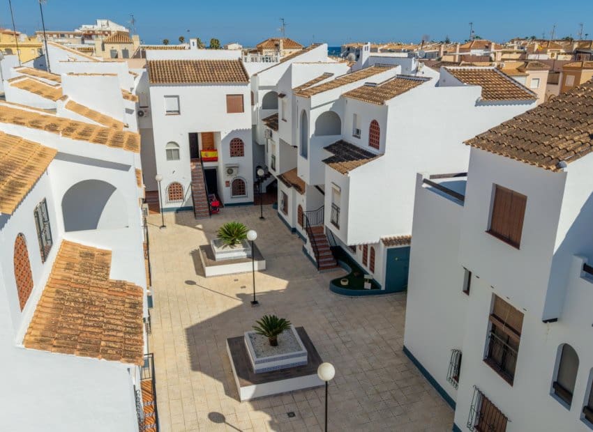 1 Zimmer Apartment zu verkaufen in Torrevieja mit Pool - 132.000 € (Ref: 9950079)