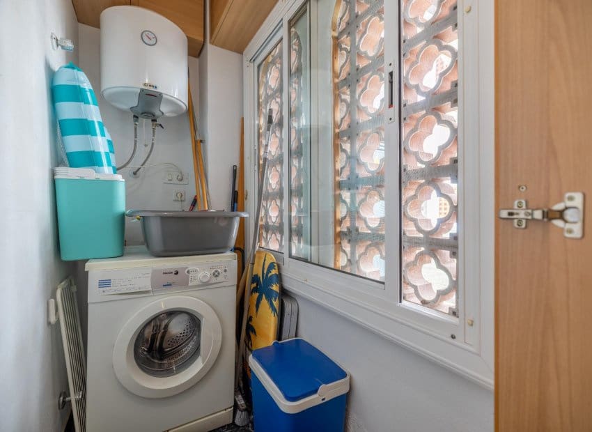 1 Zimmer Apartment zu verkaufen in Torrevieja mit Pool - 132.000 € (Ref: 9950079)