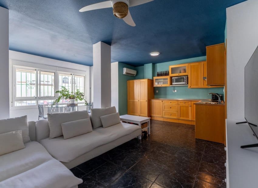 1 Zimmer Apartment zu verkaufen in Torrevieja mit Pool - 132.000 € (Ref: 9950079)