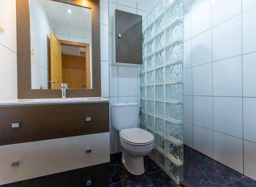 1 Zimmer Apartment zu verkaufen in Torrevieja mit Pool - 132.000 € (Ref: 9950079)
