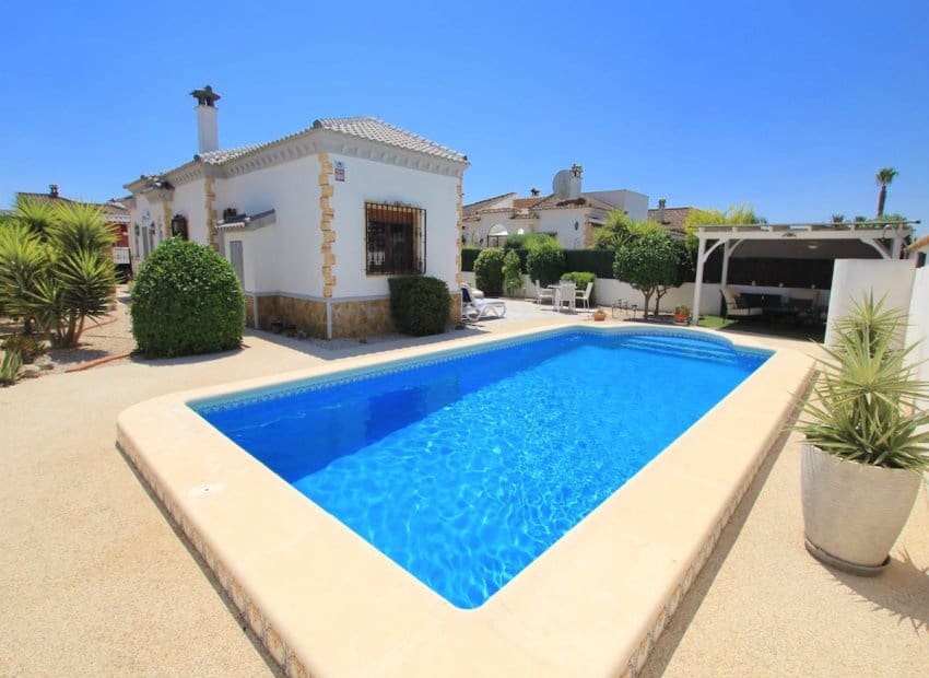 3 bedroom Villa for sale in Formentera del Segura with pool - € 425,000 (Ref: 9950080)