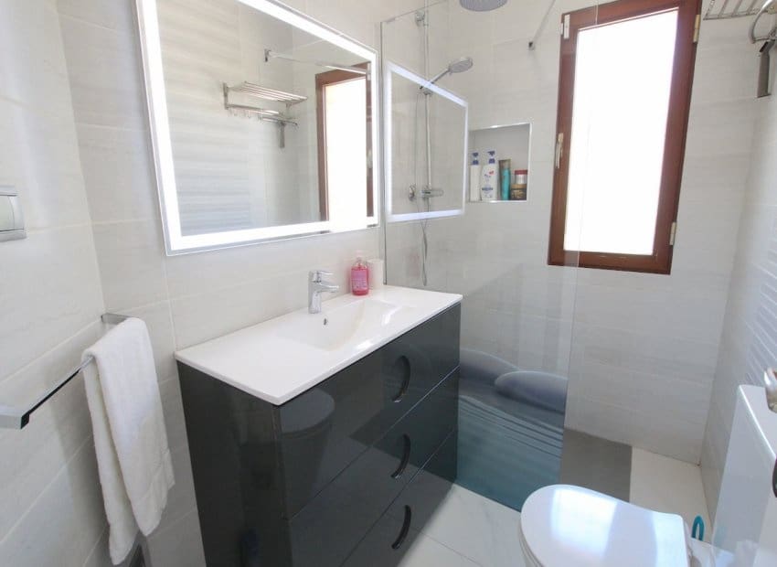3 bedroom Villa for sale in Formentera del Segura with pool - € 425,000 (Ref: 9950080)