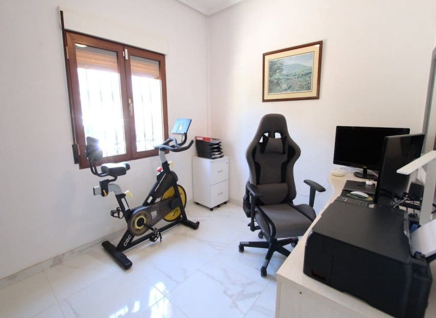 3 bedroom Villa for sale in Formentera del Segura with pool - € 425,000 (Ref: 9950080)