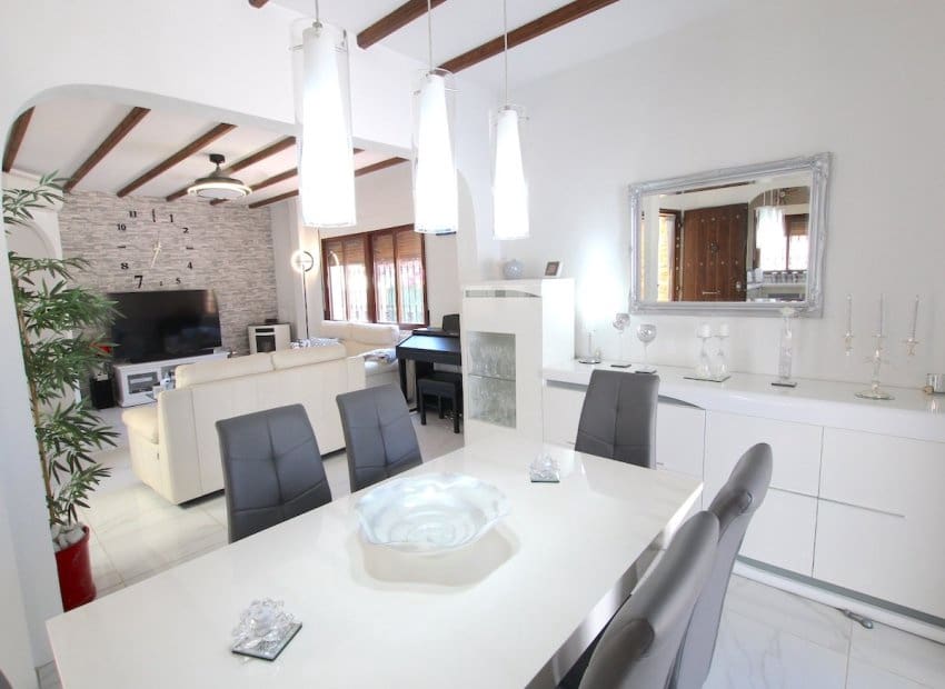 3 bedroom Villa for sale in Formentera del Segura with pool - € 425,000 (Ref: 9950080)
