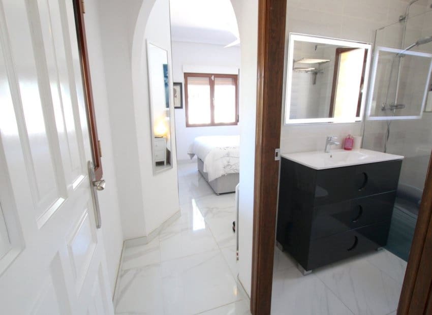 3 bedroom Villa for sale in Formentera del Segura with pool - € 425,000 (Ref: 9950080)