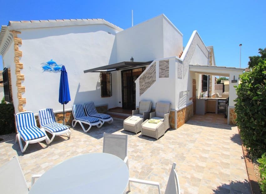 3 bedroom Villa for sale in Formentera del Segura with pool - € 425,000 (Ref: 9950080)