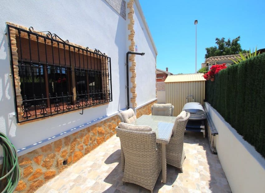 3 bedroom Villa for sale in Formentera del Segura with pool - € 425,000 (Ref: 9950080)