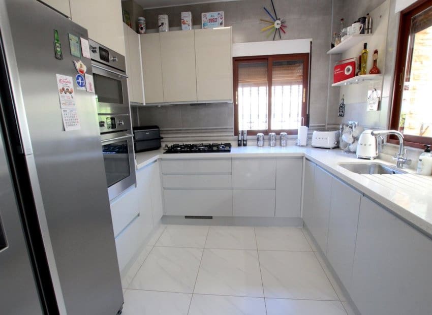 3 bedroom Villa for sale in Formentera del Segura with pool - € 425,000 (Ref: 9950080)