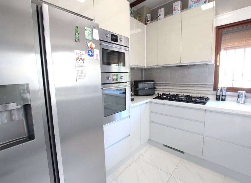 3 bedroom Villa for sale in Formentera del Segura with pool - € 425,000 (Ref: 9950080)