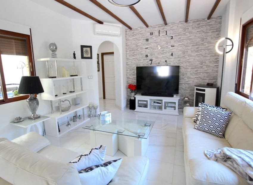 3 bedroom Villa for sale in Formentera del Segura with pool - € 425,000 (Ref: 9950080)