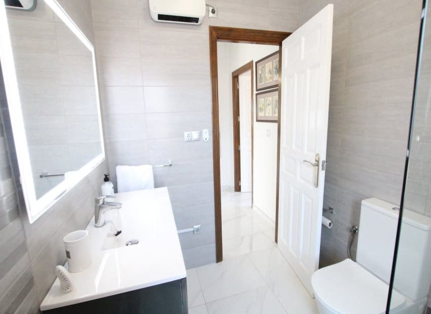 3 bedroom Villa for sale in Formentera del Segura with pool - € 425,000 (Ref: 9950080)