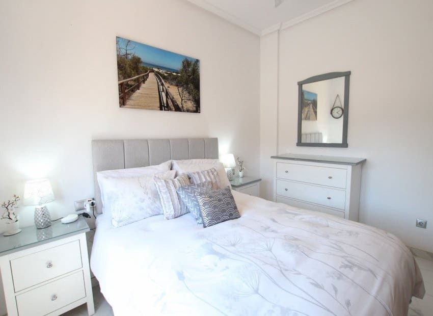 3 bedroom Villa for sale in Formentera del Segura with pool - € 425,000 (Ref: 9950080)