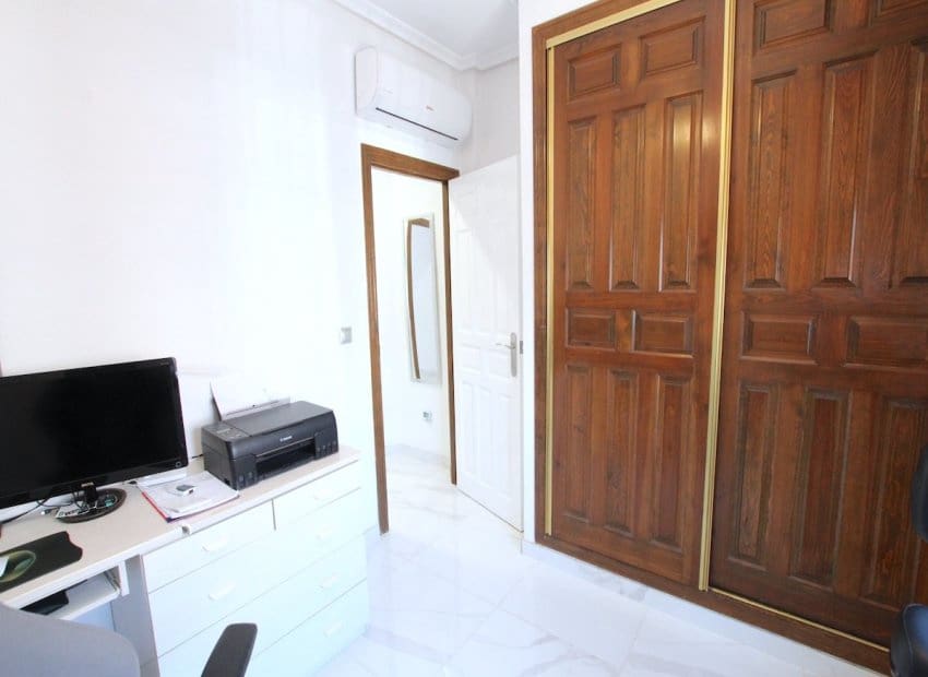 3 bedroom Villa for sale in Formentera del Segura with pool - € 425,000 (Ref: 9950080)