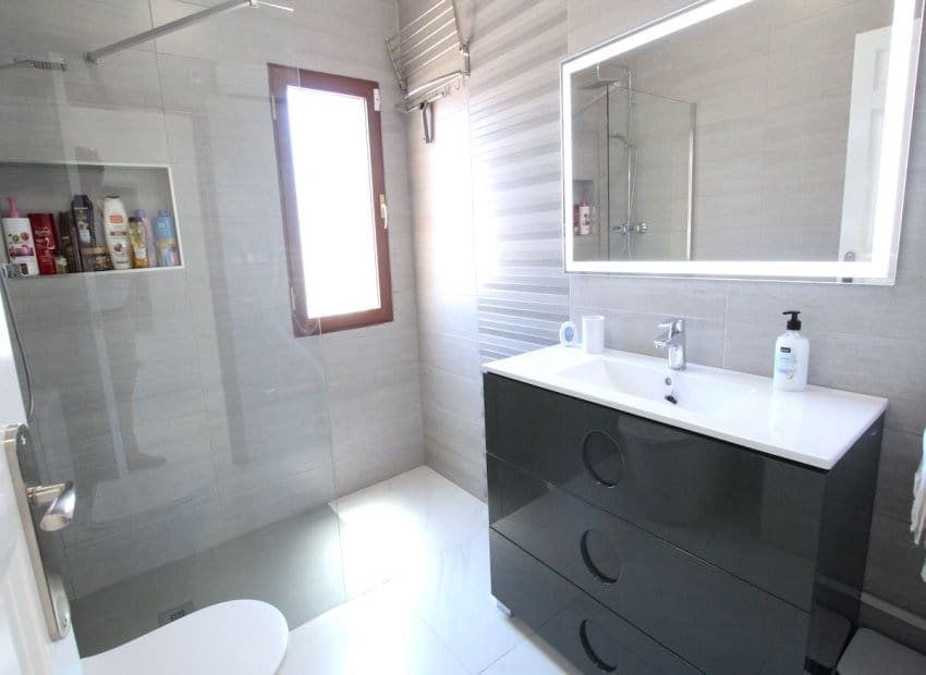 3 bedroom Villa for sale in Formentera del Segura with pool - € 425,000 (Ref: 9950080)