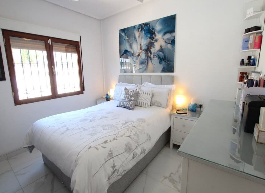 3 bedroom Villa for sale in Formentera del Segura with pool - € 425,000 (Ref: 9950080)