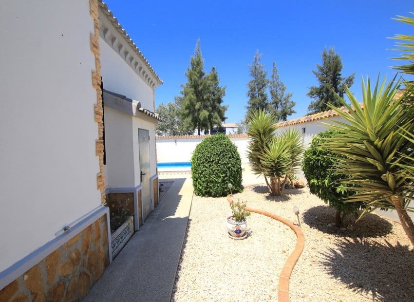 3 bedroom Villa for sale in Formentera del Segura with pool - € 425,000 (Ref: 9950080)