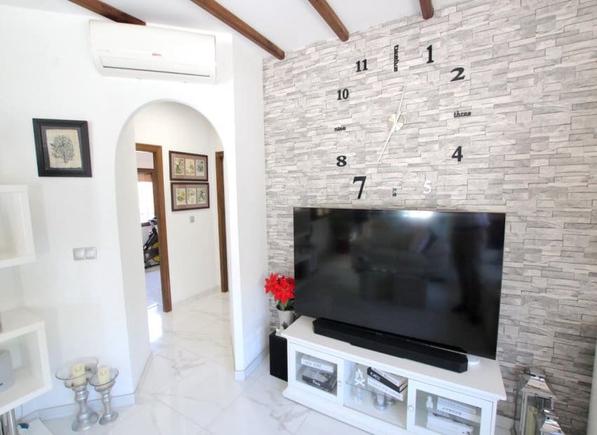 3 bedroom Villa for sale in Formentera del Segura with pool - € 425,000 (Ref: 9950080)