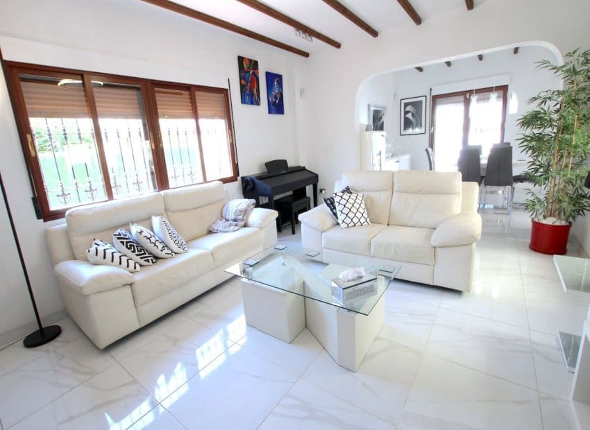 3 bedroom Villa for sale in Formentera del Segura with pool - € 425,000 (Ref: 9950080)