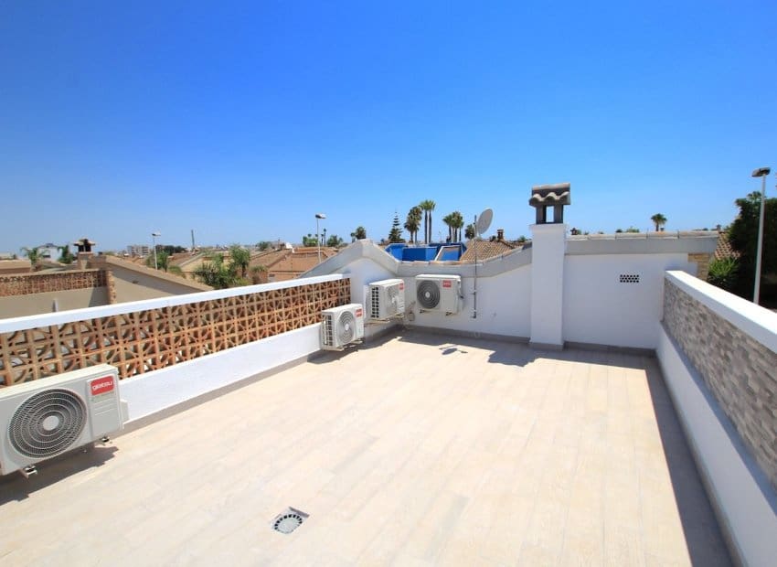 3 bedroom Villa for sale in Formentera del Segura with pool - € 425,000 (Ref: 9950080)