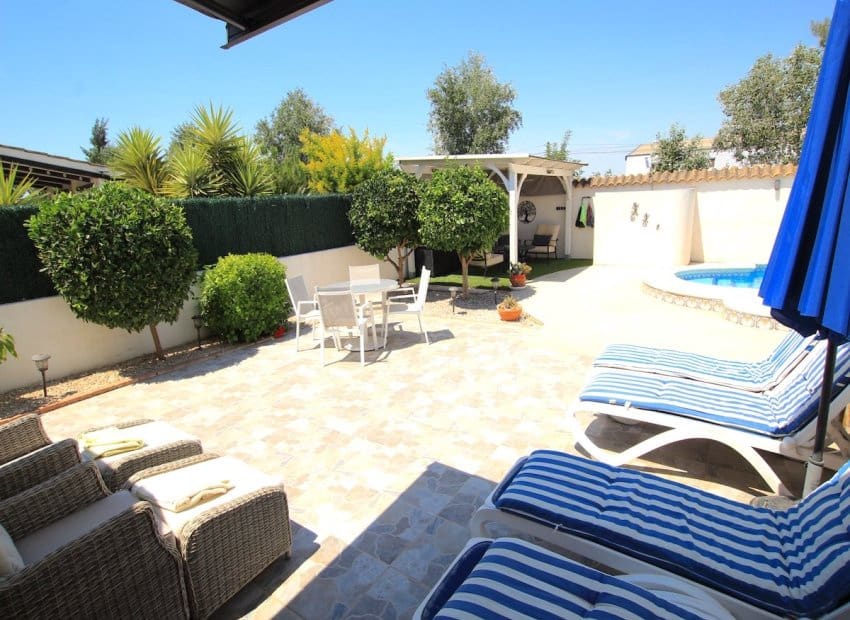 3 bedroom Villa for sale in Formentera del Segura with pool - € 425,000 (Ref: 9950080)