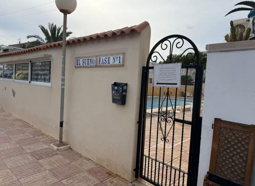 2 sovrum Lägenhet till salu i El Chaparral med pool - 139 000 € (Ref: 9950081)