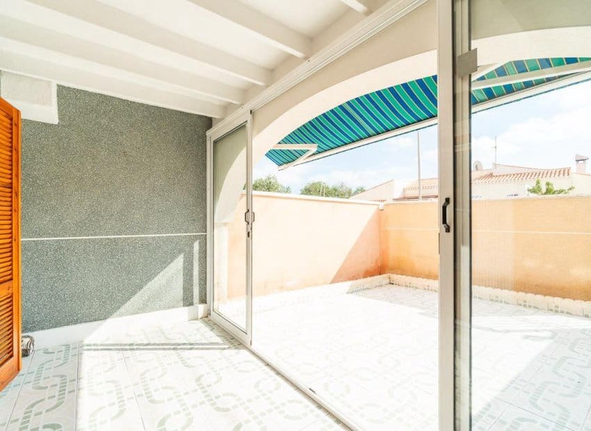 2 sovrum Lägenhet till salu i El Chaparral med pool - 139 000 € (Ref: 9950081)