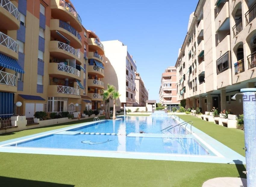 3 chambre Appartement à vendre à Torrevieja avec piscine - 189 000 € (Ref: 9950082)