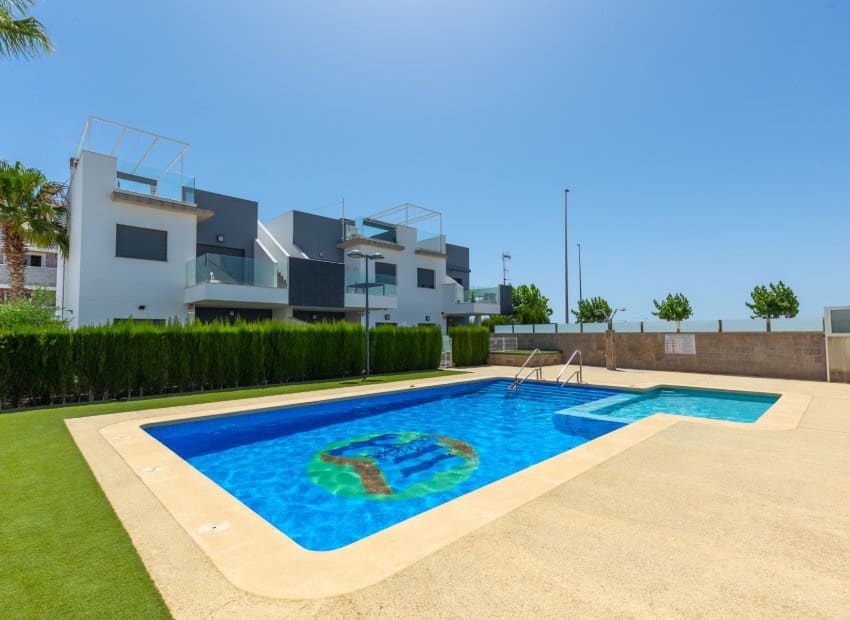 2 bedroom Apartment for sale in Pilar de la Horadada with pool - € 195,000 (Ref: 9953098)