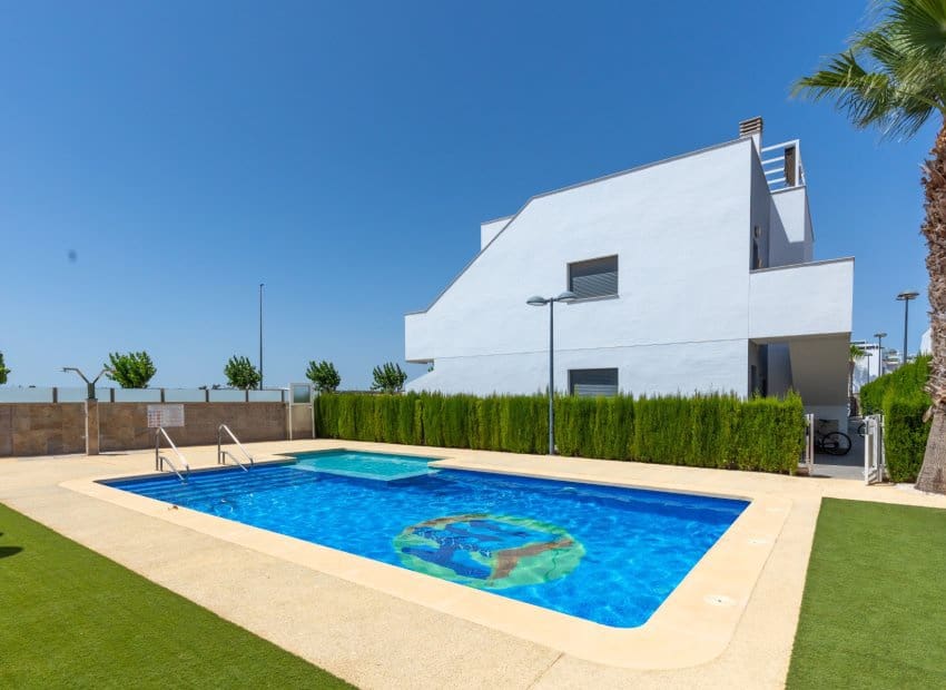 2 bedroom Apartment for sale in Pilar de la Horadada with pool - € 195,000 (Ref: 9953098)