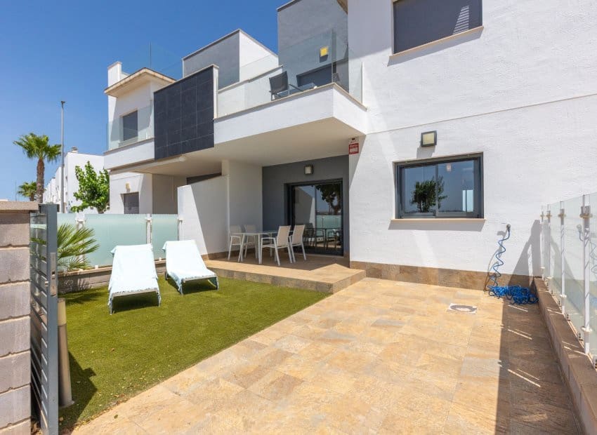 2 bedroom Apartment for sale in Pilar de la Horadada with pool - € 195,000 (Ref: 9953098)