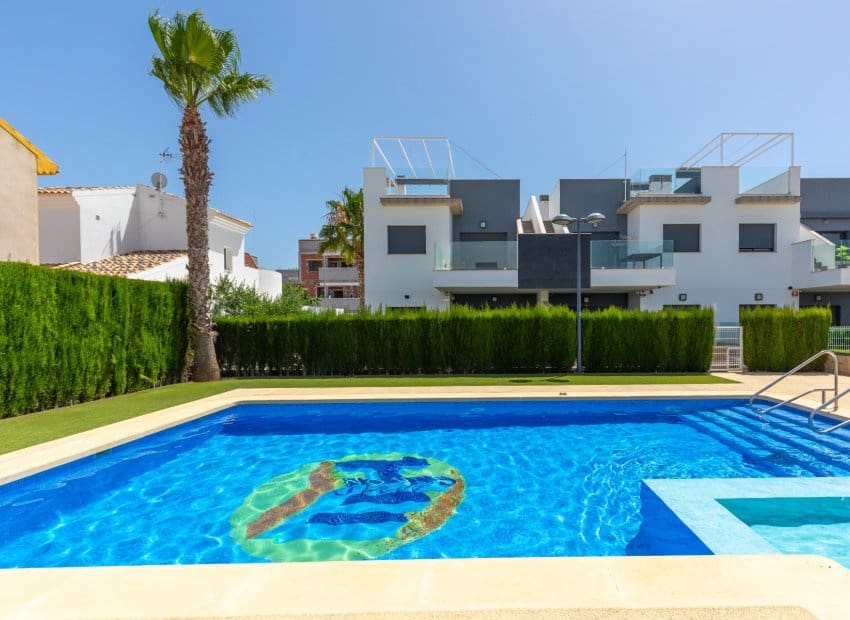 2 bedroom Apartment for sale in Pilar de la Horadada with pool - € 195,000 (Ref: 9953098)