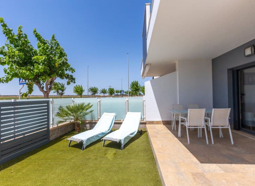 2 bedroom Apartment for sale in Pilar de la Horadada with pool - € 195,000 (Ref: 9953098)
