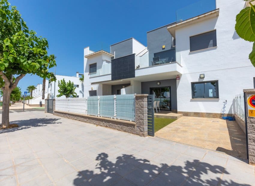 2 bedroom Apartment for sale in Pilar de la Horadada with pool - € 195,000 (Ref: 9953098)