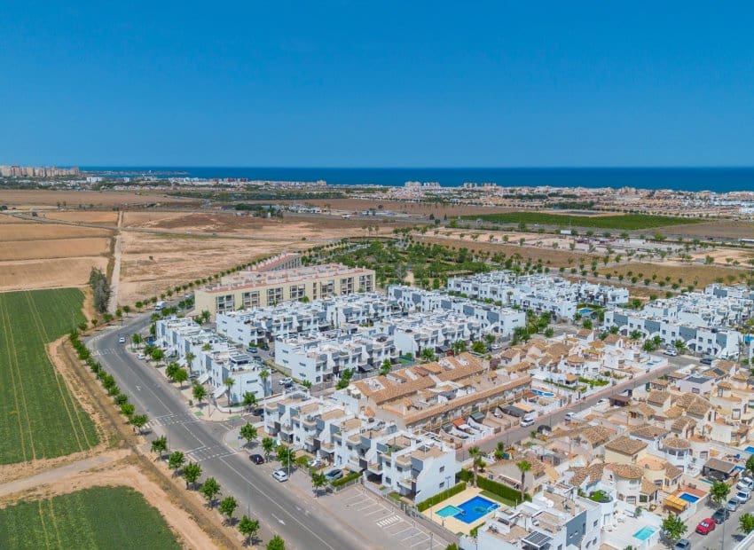 2 bedroom Apartment for sale in Pilar de la Horadada with pool - € 195,000 (Ref: 9953098)