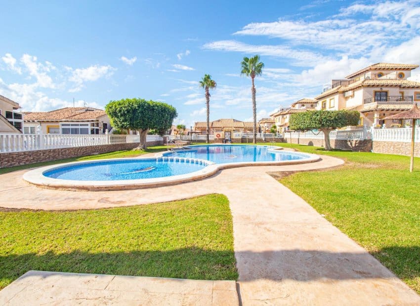 2 sypialnia Dom na sprzedaż w La Zenia z basenem - 179 900 € (Ref: 9953102)