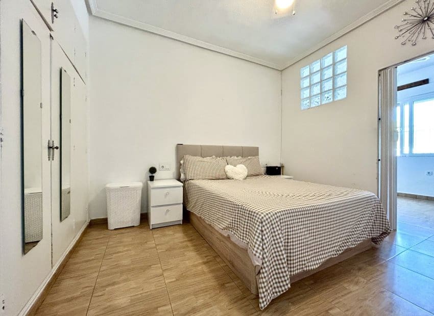 2 bedroom Apartment for sale in Orihuela Costa with pool - € 159,900 (Ref: 9956077)