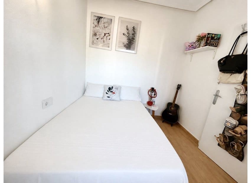 2 bedroom Apartment for sale in Orihuela Costa with pool - € 159,900 (Ref: 9956077)
