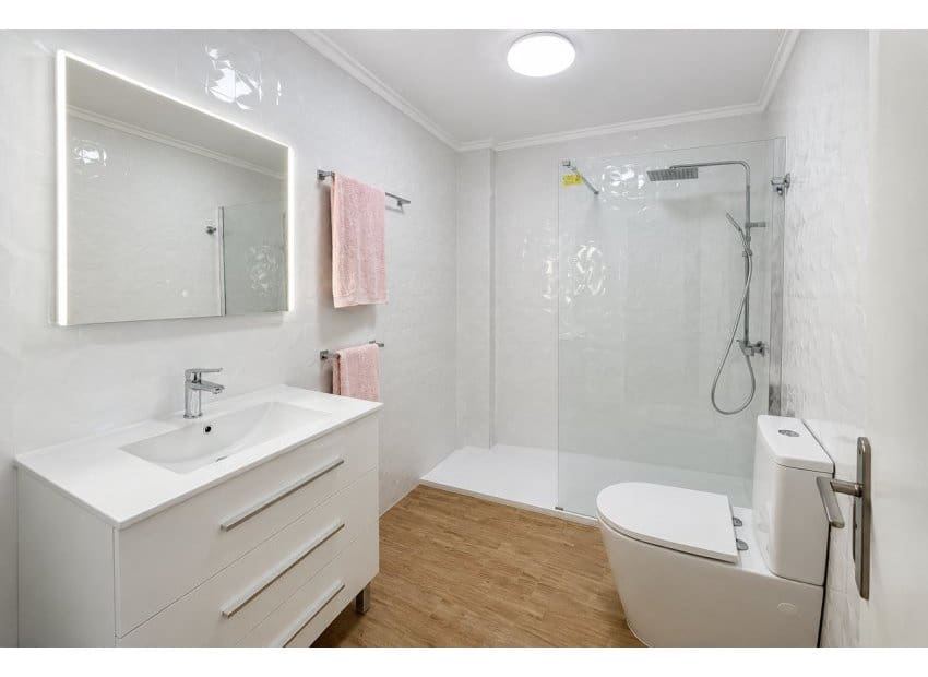 2 bedroom Apartment for sale in Orihuela Costa with pool - € 159,900 (Ref: 9956077)