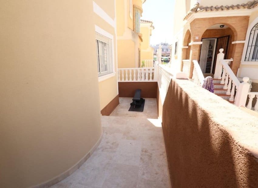 3 makuuhuone Huvila myytävänä paikassa Orihuela Costa mukana uima-altaan - 250 000 € (Ref: 9956079)