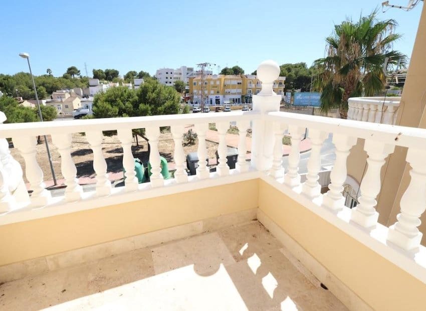 3 makuuhuone Huvila myytävänä paikassa Orihuela Costa mukana uima-altaan - 250 000 € (Ref: 9956079)