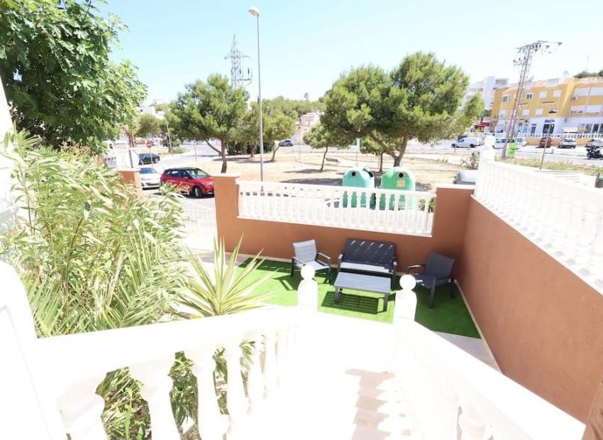 3 makuuhuone Huvila myytävänä paikassa Orihuela Costa mukana uima-altaan - 250 000 € (Ref: 9956079)