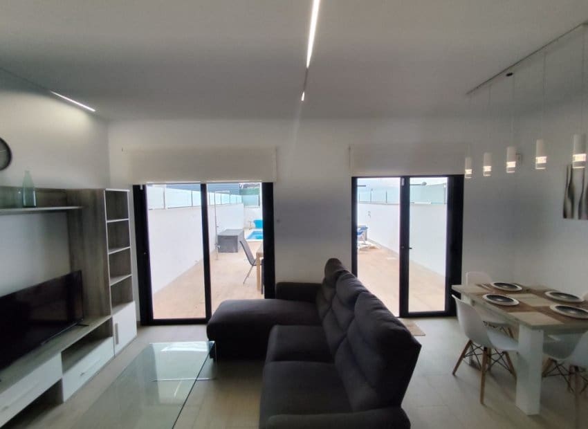 3 makuuhuone Huvila myytävänä paikassa Pilar de la Horadada mukana uima-altaan - 292 000 € (Ref: 9956243)