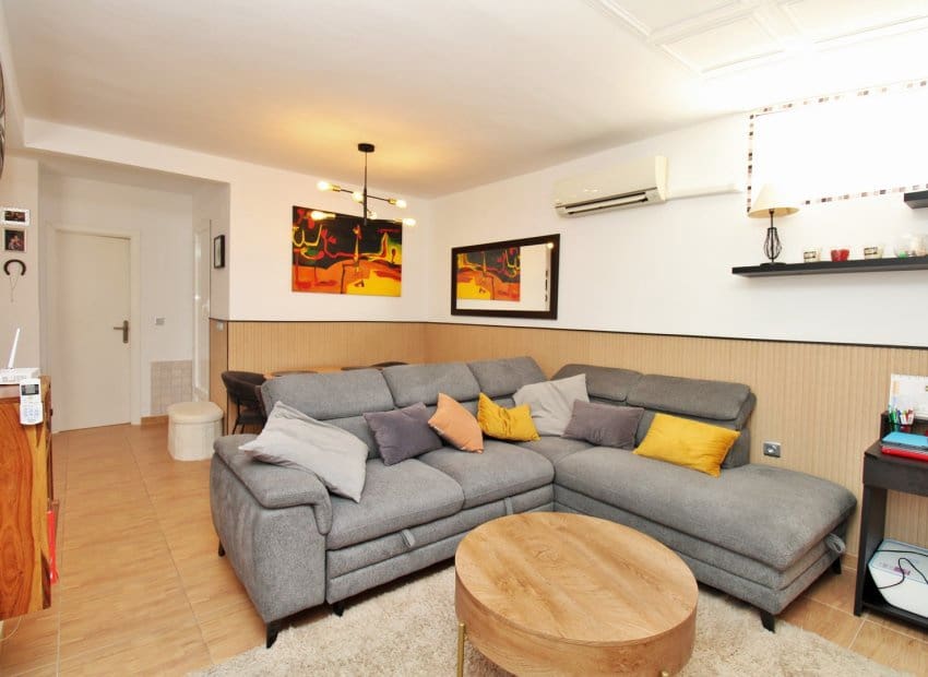 3 makuuhuone Omakotitalo myytävänä paikassa Villamartin mukana uima-altaan - 269 000 € (Ref: 9956244)