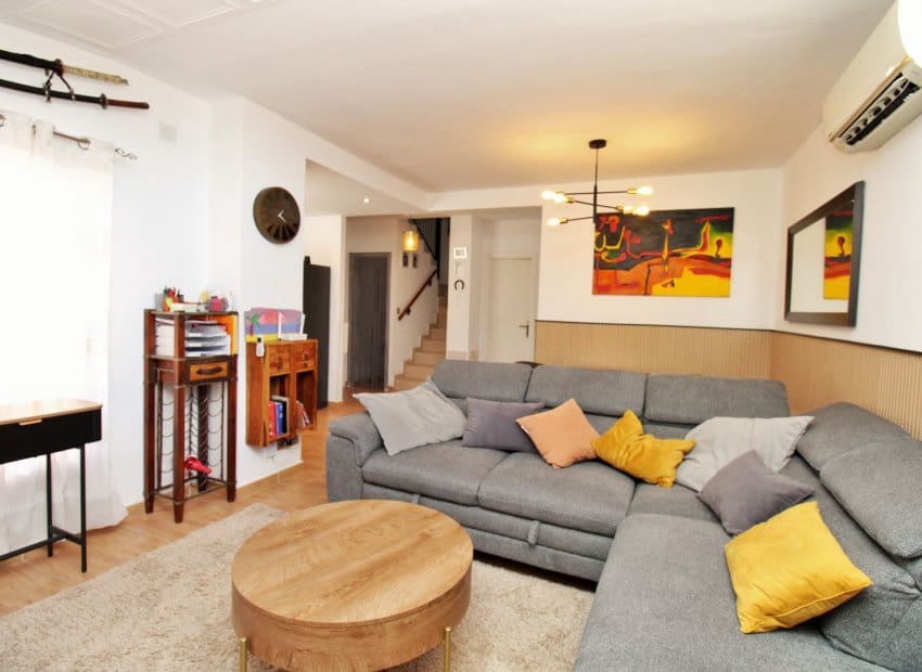 3 makuuhuone Omakotitalo myytävänä paikassa Villamartin mukana uima-altaan - 269 000 € (Ref: 9956244)