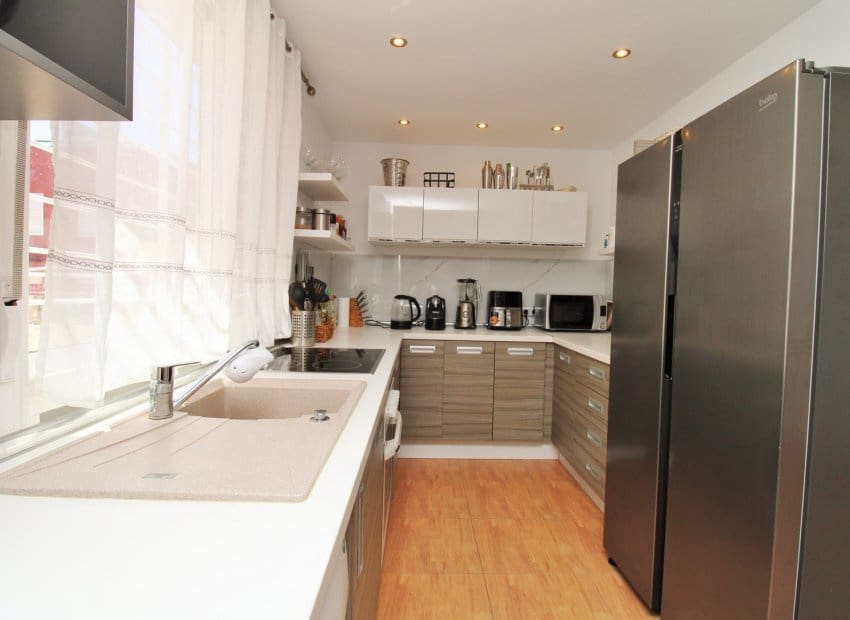 3 makuuhuone Omakotitalo myytävänä paikassa Villamartin mukana uima-altaan - 269 000 € (Ref: 9956244)