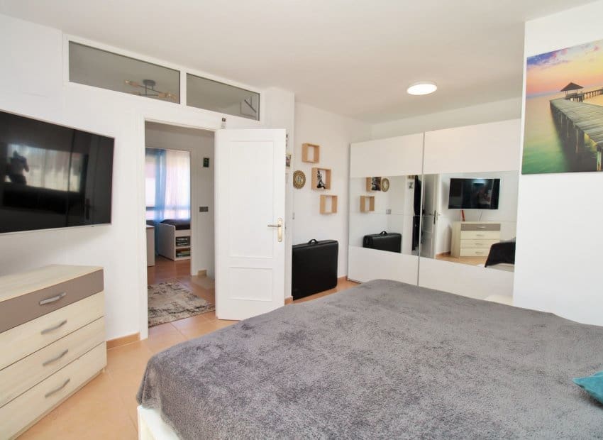 3 makuuhuone Omakotitalo myytävänä paikassa Villamartin mukana uima-altaan - 269 000 € (Ref: 9956244)