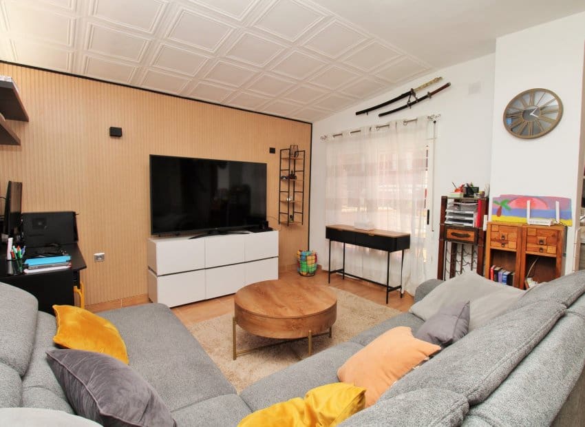 3 makuuhuone Omakotitalo myytävänä paikassa Villamartin mukana uima-altaan - 269 000 € (Ref: 9956244)