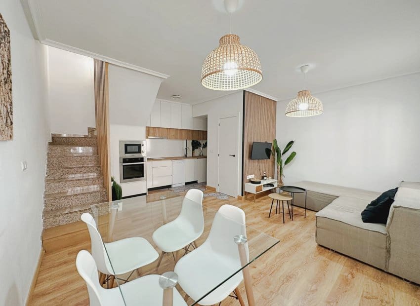 3 makuuhuone Omakotitalo myytävänä paikassa Orihuela Costa mukana uima-altaan - 283 000 € (Ref: 9956247)
