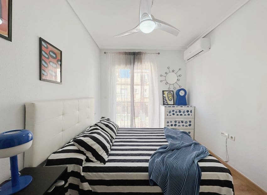 3 makuuhuone Omakotitalo myytävänä paikassa Orihuela Costa mukana uima-altaan - 283 000 € (Ref: 9956247)